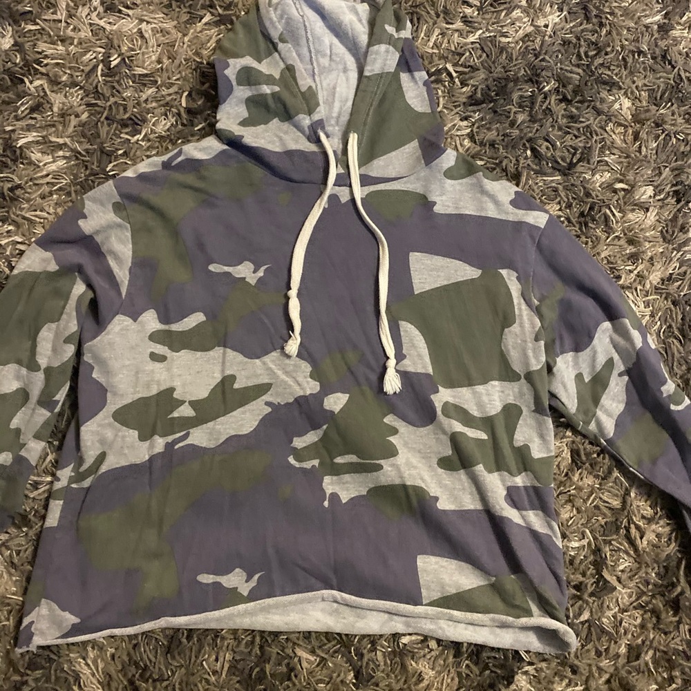 Camo cropped hoodie